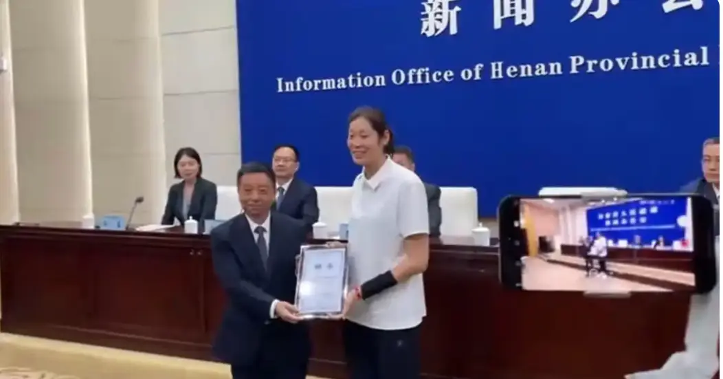 低谷, 运冠军得主, 形象大使的