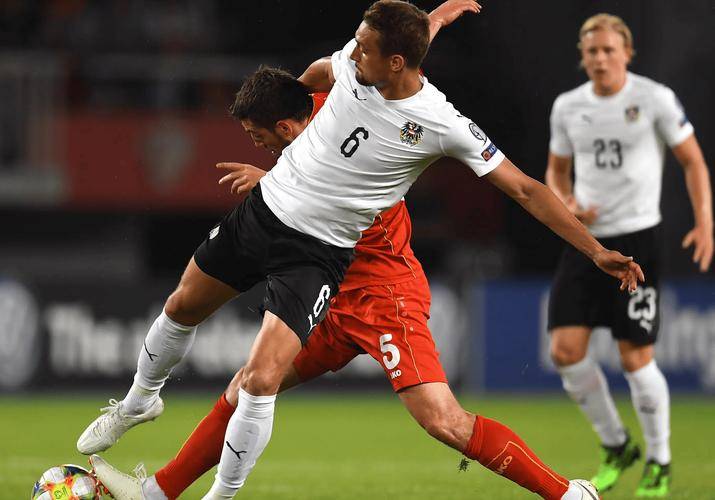 出色的控球, 他的速度和, 表现出色 出色的控球, 他的速度和, 表现出色